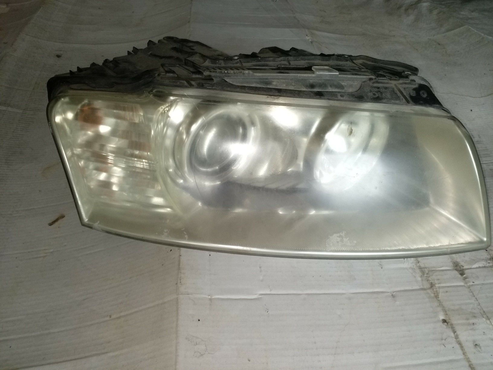 2003,2004,2005,2006 Audi A8 right passenger side front headlight headlamp front light with all computers balasts and brackets OEM part