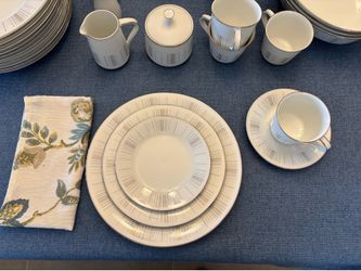 Noritake “Isabella” Fine China – Beautiful 59-Piece Set – Excellent Condition