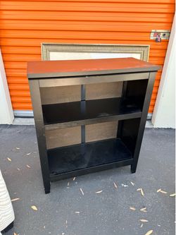 Bookshelf in black
