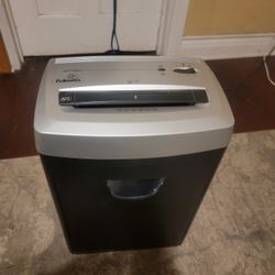 Fellowes DM12CT Shredder Crosscut Credit Cards/CD/DVD Paper Shredder 