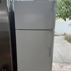 GE Refrigerator 28”W
