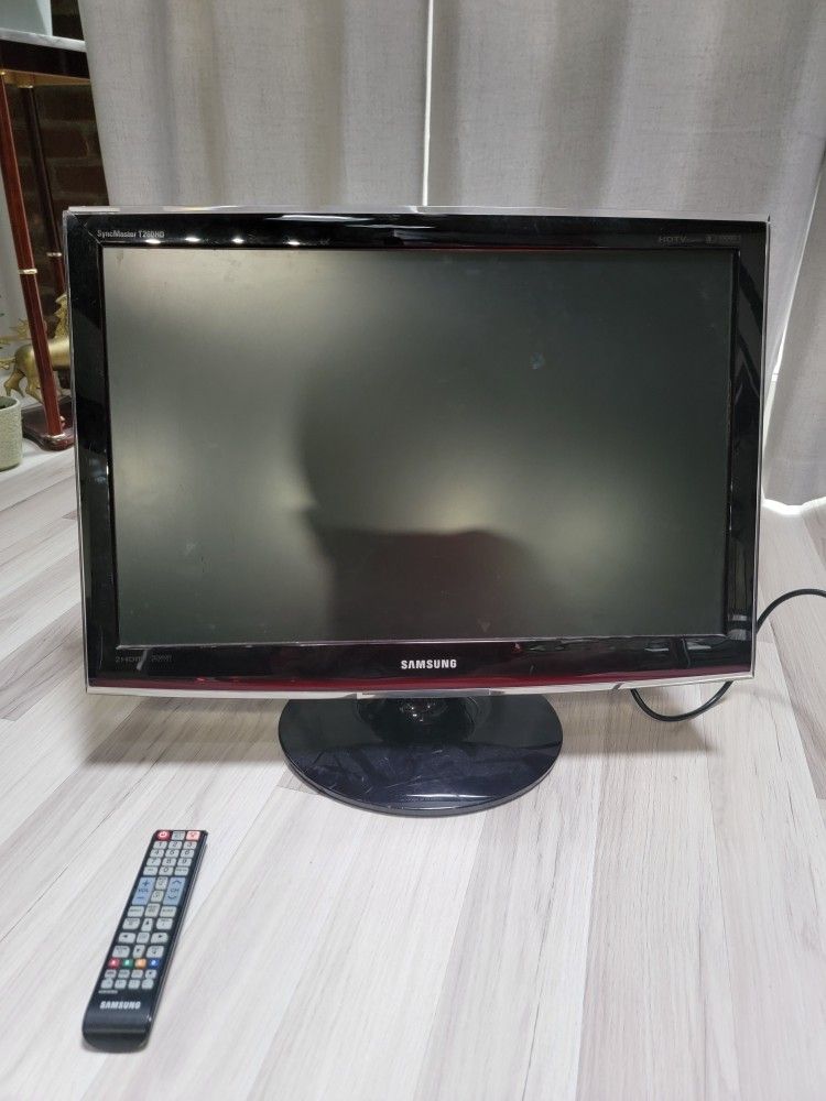 Samsung T260HD (25.5 in TV/Monitor) with Remote