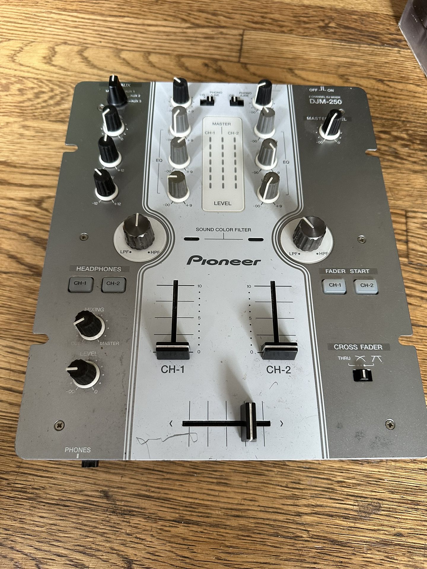 PIONEER DJM Dj Mixer Grey for Sale in Los Angeles, CA