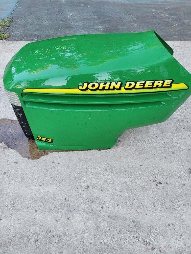 John Deere 345 Hood