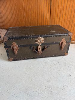 Vintage Storage Trunks (2)