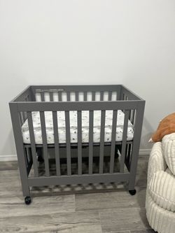 Origami Mini Crib + Breathable Mattress + 3 Muslin Sheets + 2 Waterproof Protectors