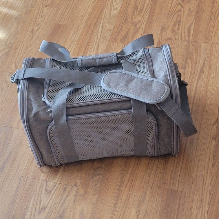 Cat Carrier Dog Carrier Pet Carrier Cat Bags for Small Medium Cats Dogs
Puppies. Never been used. Please see photos for details.
It is approximately