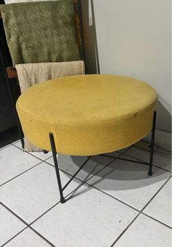 Mustard ottoman