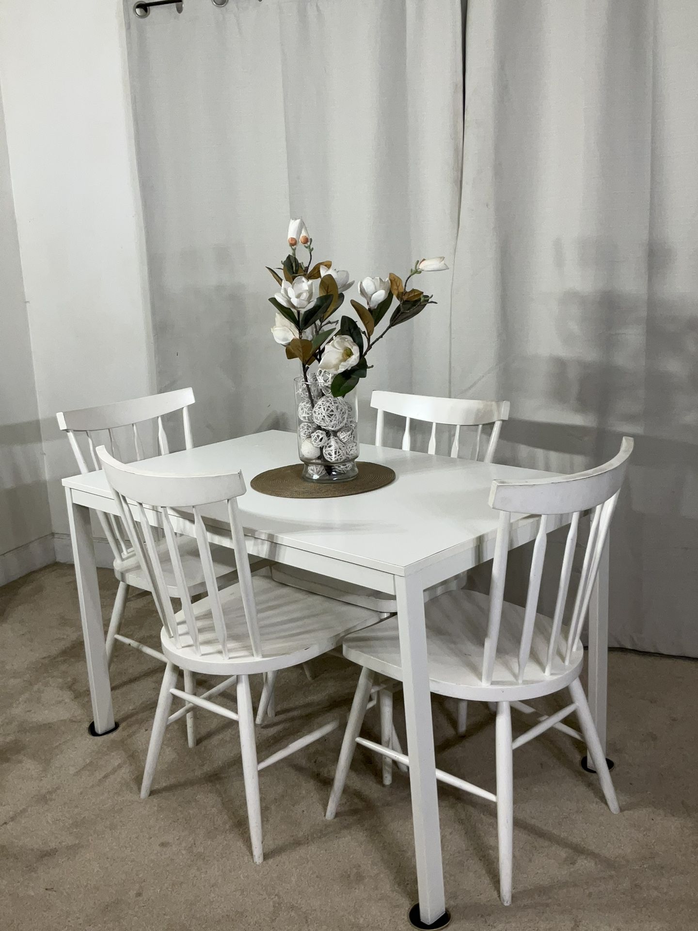 White Extendable Dining Table With 4 Chairs 