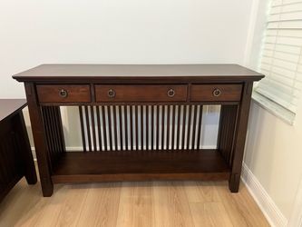 American signature- 2 End Tables and Sofa Table