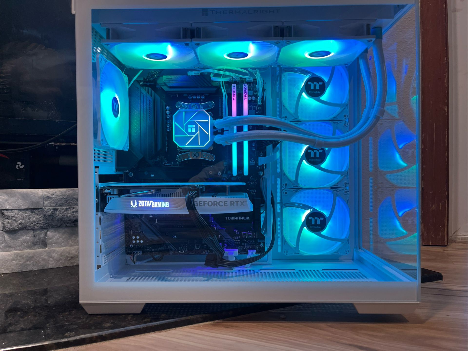 White Custom pc build-price-negotiable—performs amazing Entire setup for sale