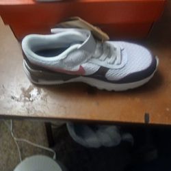 Nike sports shoes for girls