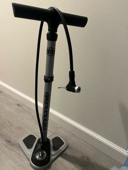 Bicycle floor pump