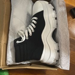 Women’s Tennis Shoes