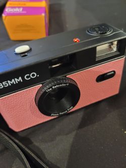 The Reloader Reusable Film Camera in Ballerina
35mm Co. Plus film