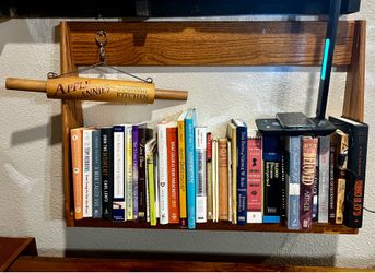 SOLID WOOD “ FLOATING BOOKSHELF “ W APPLE ANNIES COUNTRY KITCHEN ROLLING PIN DECOR  & WIRELESS CHARGING LIGHT MSRP $109! PRICE FOR ALL : $15!
