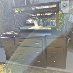 Dresser Mirrer 