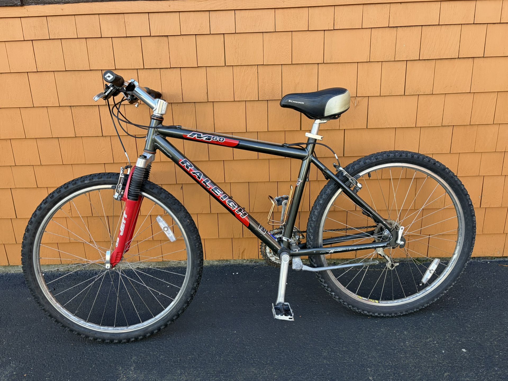 Raleigh M60 lightweight Like New