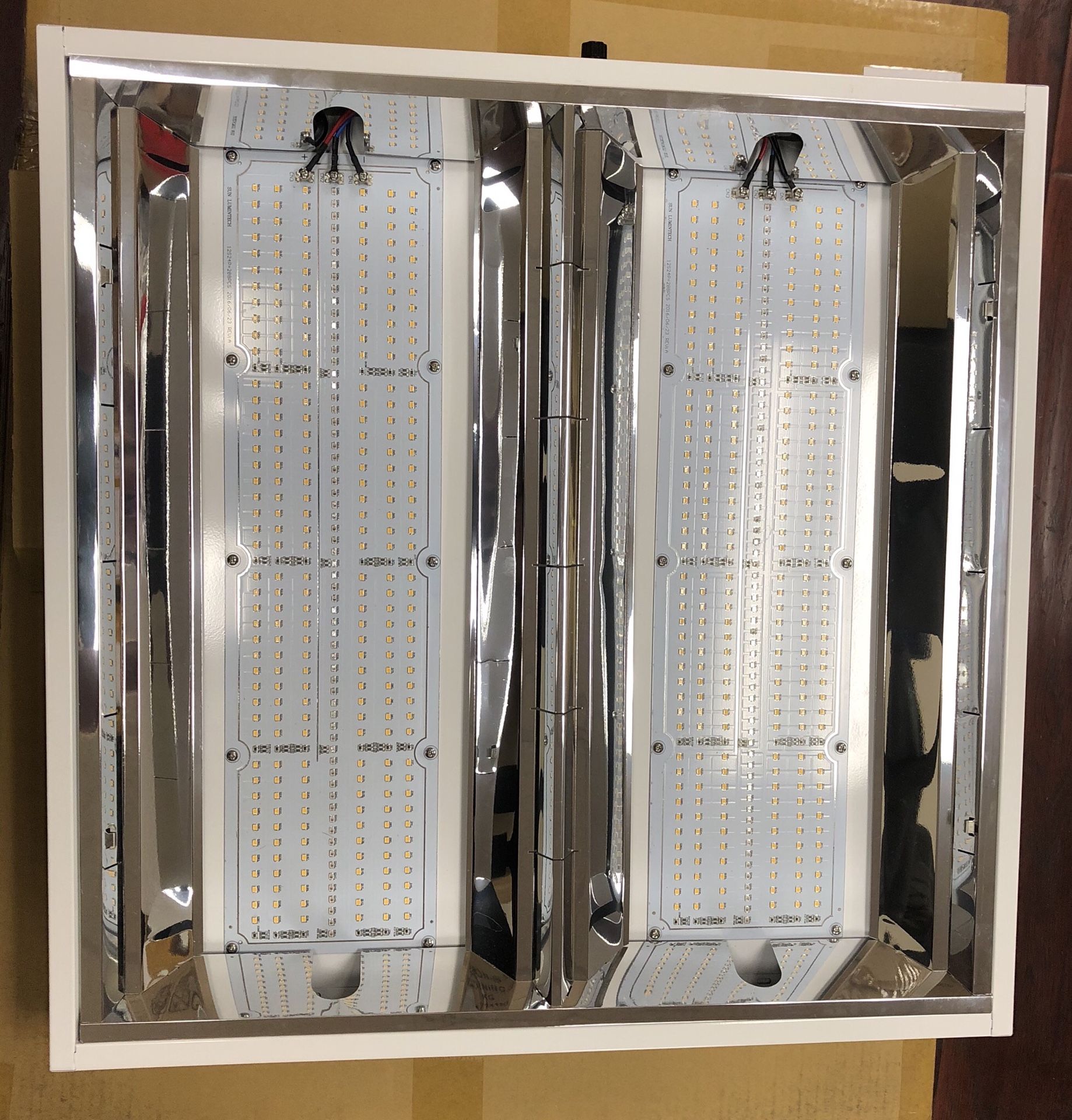 Aprico LED Grow Light - 2’ x 2’ - 260watt - Brand New in the Box!