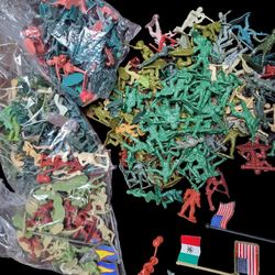Lot  Of Mix Army Man Soldiers 