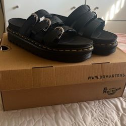 Doc Martens- Blaire Slide Hydro Black- Size 8