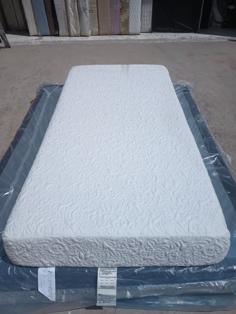 Serta I Comfort Twin Xl Memory Foam Mattress And Box Spring