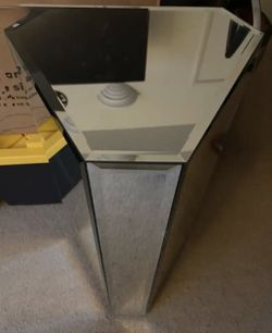 Mirrored Pedestal Stand