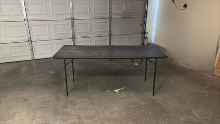 Foldable black table