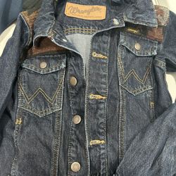 wrangler jean jacket  size medium  for boys 