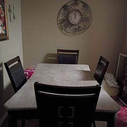 4 chair dinning room 