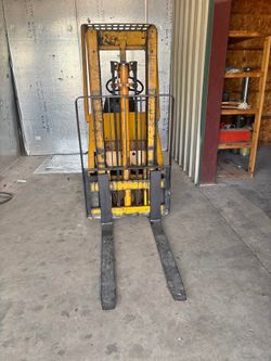 Hyster S30A Forklift 3,000 lb - Gas