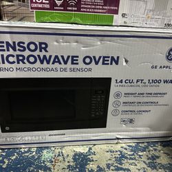 1.4 cu. ft. Countertop Microwave in Black