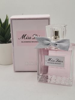 Dior
Miss Dior Blooming Bouquet Eau de
Toilette 3.4 fl⭐️ (2 available)