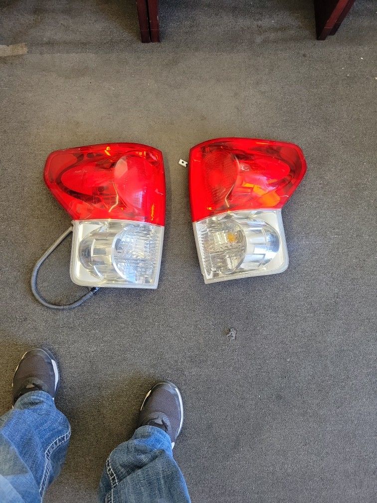 2008 Toyota Tundra Tail Lights