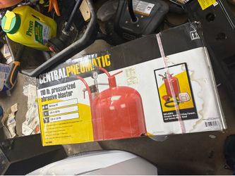 Central pneumatic 110LB  sand blaster - new