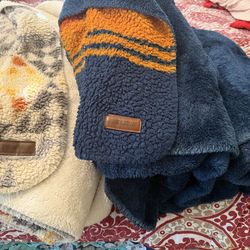 Pendetlon blankets Queen size $20 each size