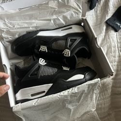Jordan 4 Thunders 