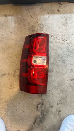 Chevy suburban tail light￼