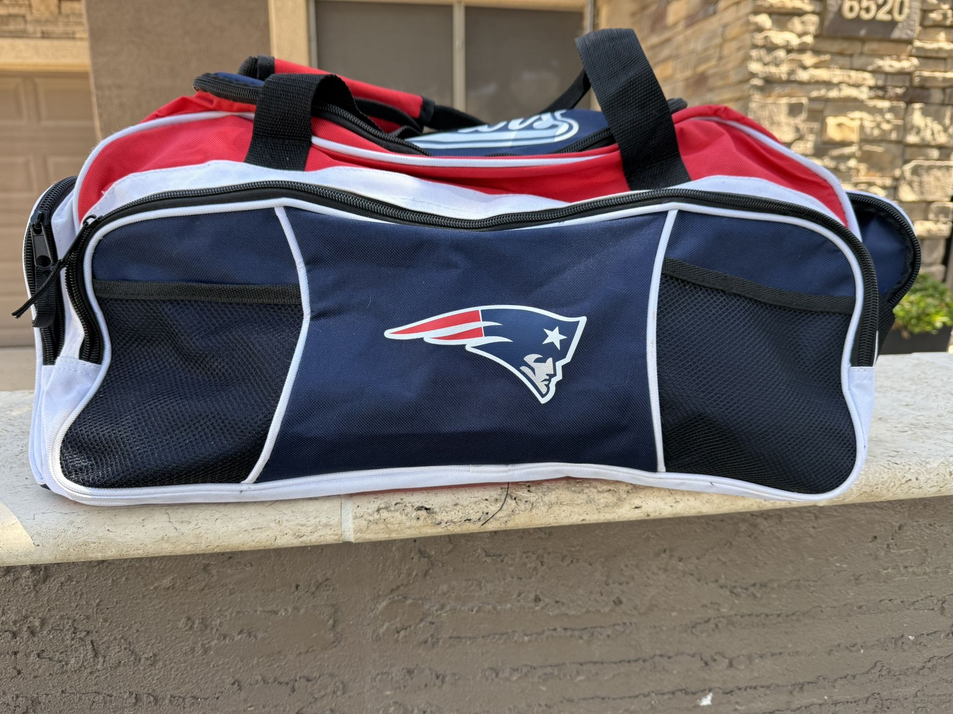 New Patriots Football Duffle Bag and patriots PEN With Case & Lanyard !
