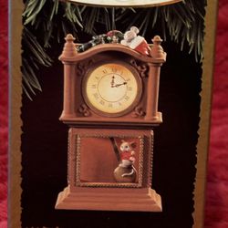 Hallmark Keepsake Ornament Clock Magic Lights and Motion