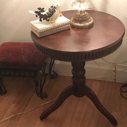 Nice Oval Wood Table ! 