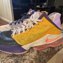 Nike LeBron 19 XIX Size 10.5, Like NEW