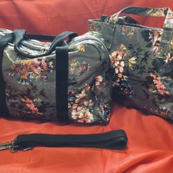 V&A Set of 2  vintage travel / tote bags with detachable crossbody strap