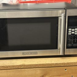 Microwave - Good for college dorm