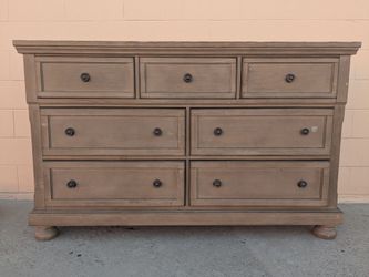Modern dresser