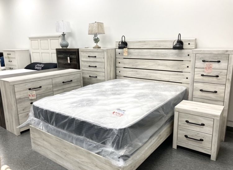 New 5 Piece Queen Bedroom