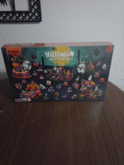 Halloween Advent Calendar 35 Models - 6 in 1 Building Block Set. ( 2 Left )