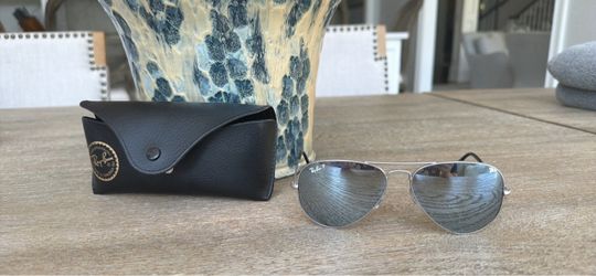 Ray-Ban Aviator Sunglasses with Case