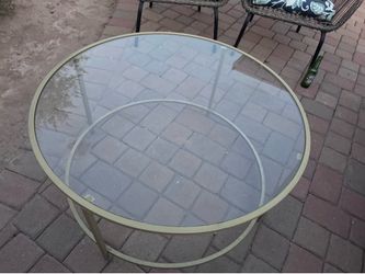 Sturdy glass coffee table!