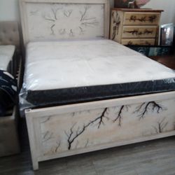 Queen Bed Wth Matressss $1400